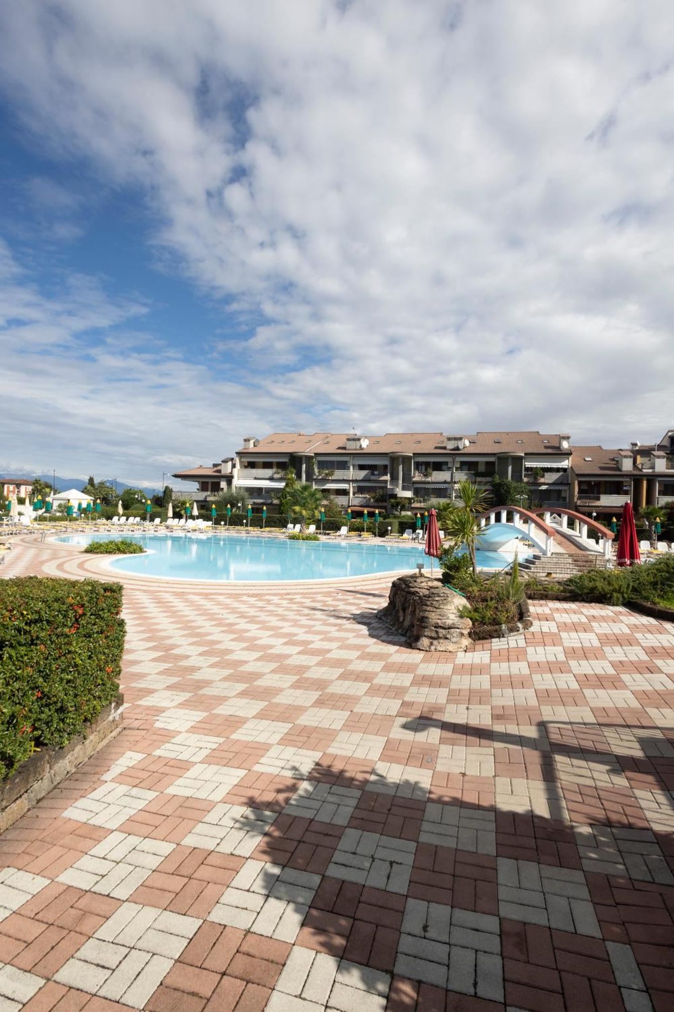 Lauri & Faggi Aparthotel Desenzano del Garda Exterior photo
