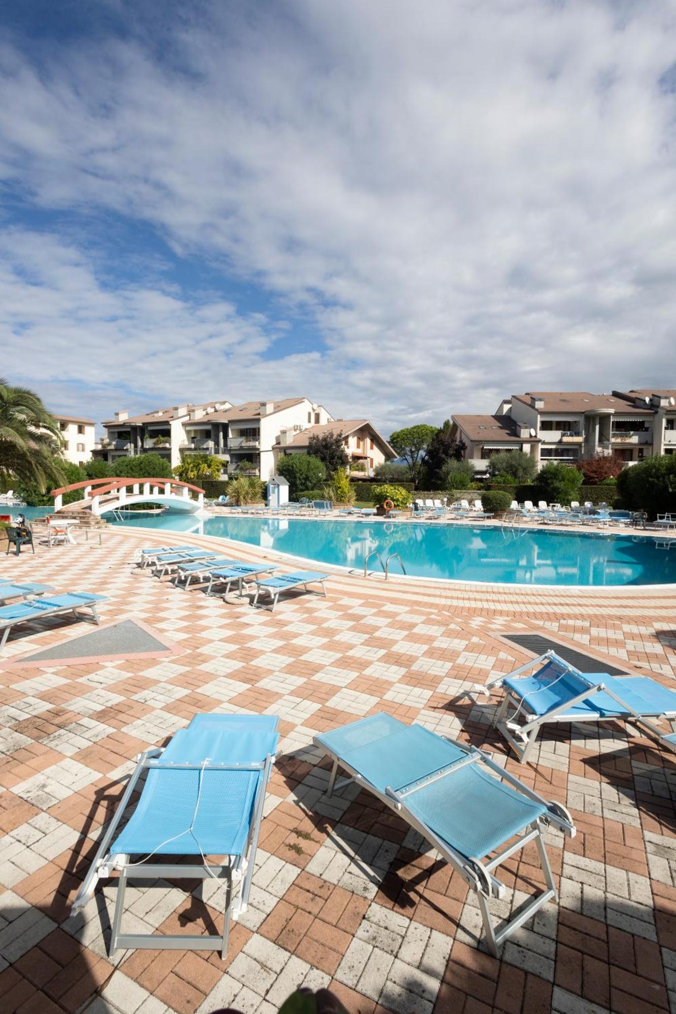 Lauri & Faggi Aparthotel Desenzano del Garda Exterior photo
